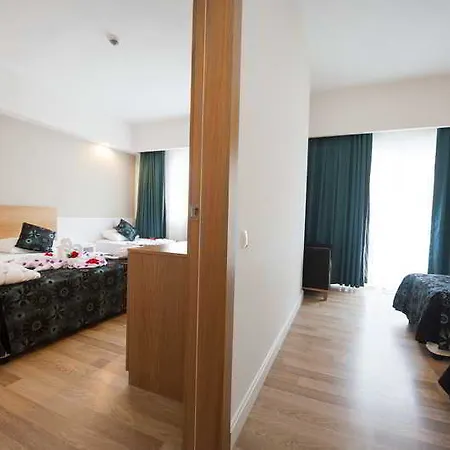 Diamond & Üdülőközpont Side