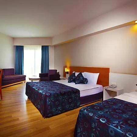 Diamond & Semesteranläggning (resort) Side