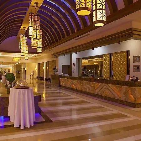 Diamond & Semesteranläggning (resort)