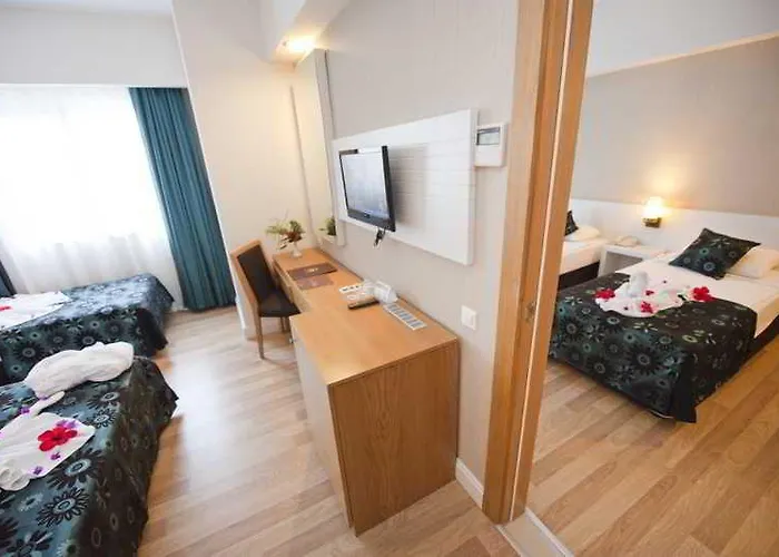 Diamond & Semesteranläggning (resort)