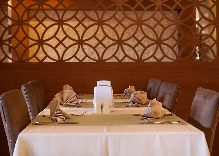 Diamond & Semesteranläggning (resort) Side