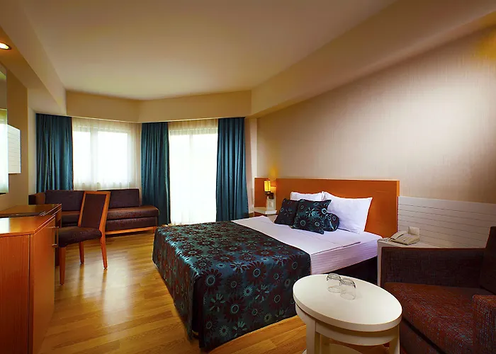 Diamond & Semesteranläggning (resort)