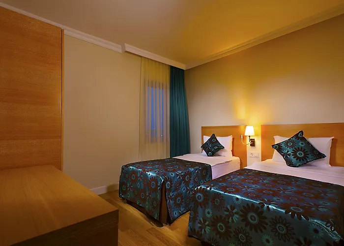 Diamond & Semesteranläggning (resort)