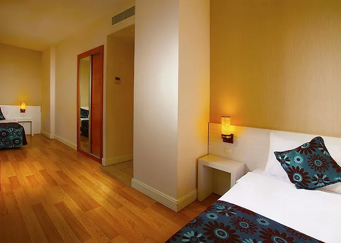 Diamond & Semesteranläggning (resort)