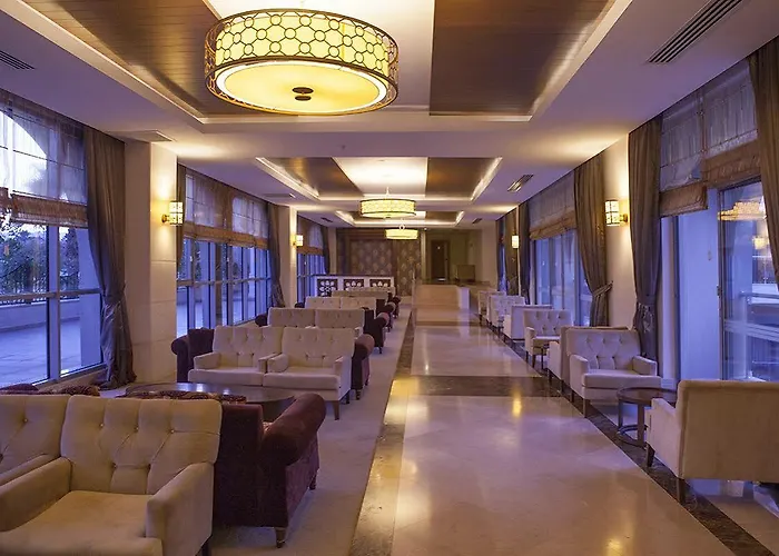 Diamond & Semesteranläggning (resort) Side